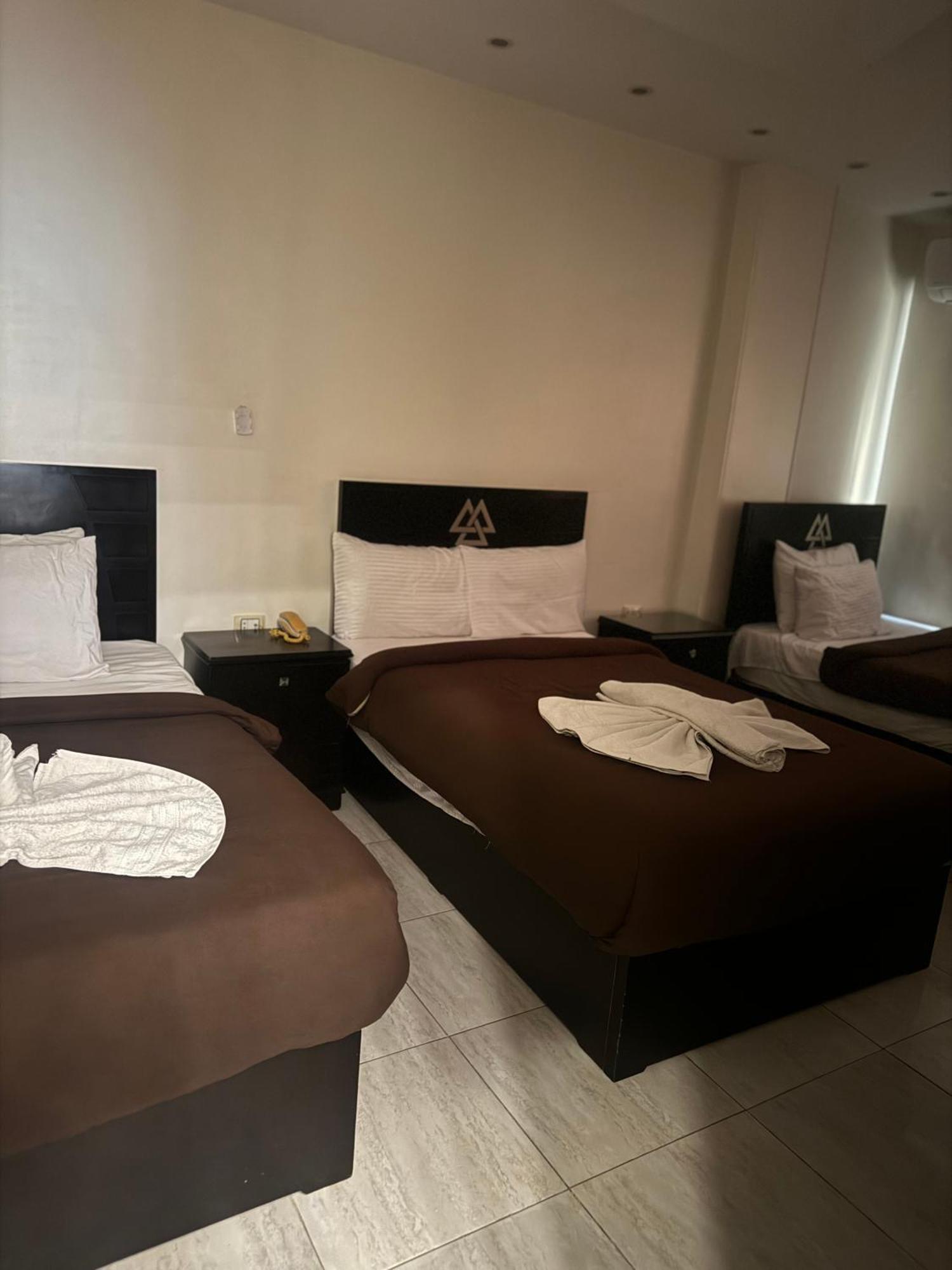 Pyramids And Sphinx Hotel Kafrat al Jabal Exterior photo