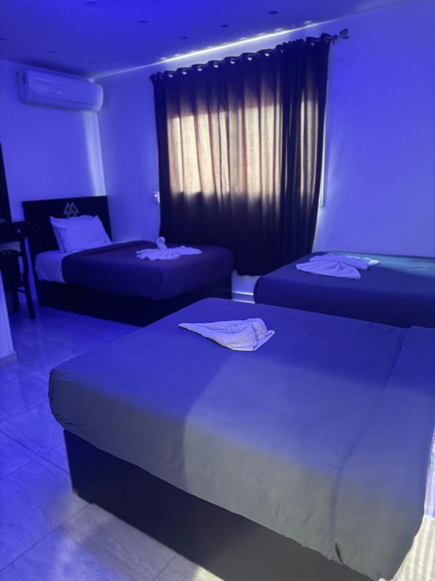 Pyramids And Sphinx Hotel Kafrat al Jabal Exterior photo
